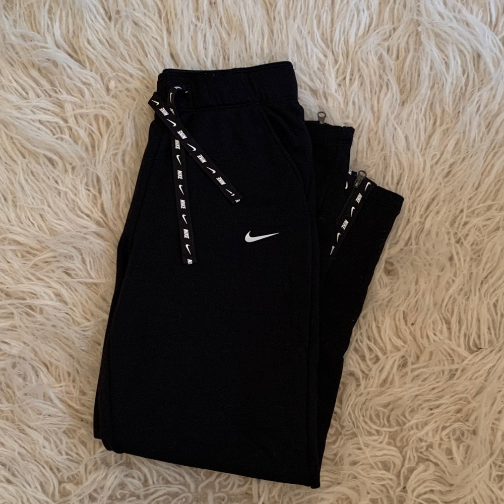 Nike therma joggers